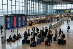 Hành khách tại sân bay Berlin-Brandenburg. (Ảnh: thetraveler)