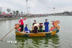 Hát quan họ trên thuyền là nét đẹp văn hóa tại hội Lim, Bắc Ninh. (Ảnh: Thanh Thương/TTXVN)