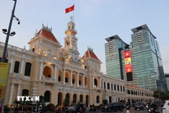 Trụ sở UBND Thành phố Hồ Chí Minh sẵn sàng cho Ngày hội toàn dân. (Ảnh: Thanh Vũ/TTXVN)