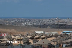 Xe quân sự Israel tại khu vực biên giới với Dải Gaza ngày 10/10/2025. (Ảnh: THX/TTXVN)