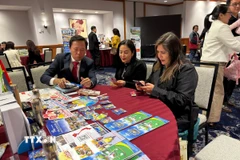 Các doanh nghiệp du lịch kết nối tại sự kiện. (Ảnh: Ngọc Quang/TTXVN)