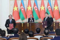 Lãnh đạo Việt Nam-Azerbaijan chứng kiến Lễ trao các văn kiện hợp tác