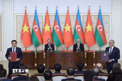 Tổng Bí thư Tô Lâm và Tổng thống Azerbaijan Ilham Aliyev chứng kiến trao đổi Bản ghi nhớ trong lĩnh vực thăm dò và khai thác, dịch vụ kỹ thuật dầu khí và đào tạo giữa Tập đoàn Công nghiệp - Năng lượng Quốc gia Việt Nam và Bộ Kinh tế Azerbaijan. (Ảnh: Thống Nhất/TTXVN)