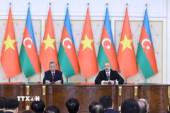 Tổng Bí thư Tô Lâm và Tổng thống Azerbaijan Ilham Aliyev họp báo chung, thông báo kết quả hội đàm. (Ảnh: Thống Nhất/TTXVN)