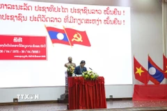Đại sứ Việt Nam tại Lào Nguyễn Minh Tâm nói chuyện tại Bộ Quốc phòng Lào nhân dịp Kỷ niệm 50 năm Giải phóng miền Nam, thống nhất đất nước. (Ảnh: Xuân Tú/TTXVN)