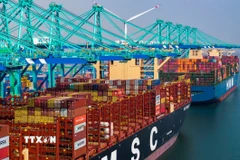 Quang cảnh cảng hàng hóa tại Thiên Tân, Trung Quốc. (Ảnh: THX/TTXVN)