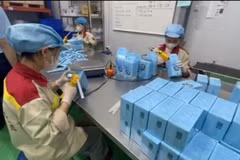 Hưng Yên khởi tố 4 bị can vụ sản xuất hơn 220.000 gói càphê hòa tan giả