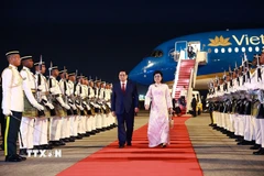 Lễ đón Thủ tướng Phạm Minh Chính và Phu nhân đến thủ đô Kuala Lumpur bắt đầu chuyến thăm chính thức Malaysia và tham dự Hội nghị Cấp cao ASEAN lần thứ 46. (Ảnh: Dương Giang/TTXVN)