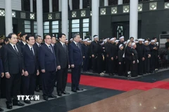 Tổng Bí thư Tô Lâm cùng các đồng chí Lãnh đạo, nguyên Lãnh đạo Đảng, Nhà nước dự Lễ truy điệu nguyên Chủ tịch nước Trần Đức Lương. (Ảnh: TTXVN)