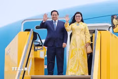 Thủ tướng Phạm Minh Chính và Phu nhân bắt đầu chuyến thăm chính thức Thụy Điển. (Ảnh: Dương Giang/TTXVN)