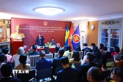 Thủ tướng Phạm Minh Chính phát biểu tại buổi gặp cán bộ, nhân viên Đại sứ quán và cộng đồng người Việt Nam tại Thụy Điển. (Ảnh: Dương Giang/TTXVN)