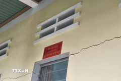 Vụ nổ dưới lòng đất tại xã Ia Rsai, tỉnh Gia Lai chưa xác định được nguyên nhân, khiến nhiều nhà công vụ và nhà dân bị nứt tường ngang, dọc. (Ảnh: Hồng Điệp/TTXVN)