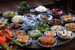 Mâm cơm Tết của người Việt thay đổi thế nào theo thời gian?