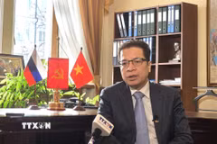 Đại sứ Việt Nam tại Liên bang Nga Đặng Minh Khôi trả lời phỏng vấn của phóng viên TTXVN tại Nga. (Ảnh: Trần Hải/TTXVN)
