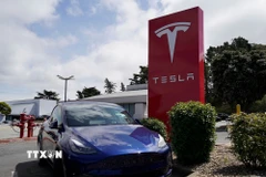 Một cửa hàng Tesla ở San Mateo, California, Mỹ. (Ảnh: THX/TTXVN)