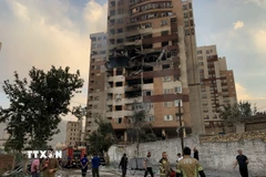 Tòa nhà tại Tehran, Iran bị hư hại sau đòn không kích của Israel, ngày 13/6/2025. (Ảnh: AA/TTXVN)