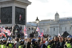 Cảnh sát được triển khai để giữ trật tự trong bối cảnh diễn ra cuộc biểu tình phản đối người di cư mang tên “Unite the Kingdom” ở London, Anh ngày 13/9/2025. (Ảnh: THX/TTXVN)