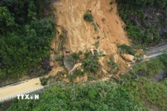 Vị trí đèo Khánh Lê đoạn qua địa phận tỉnh Khánh Hòa bị sạt lở. (Ảnh: Đặng Tuấn/TTXVN)