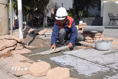 Nắng nóng trên 40 độ C, sinh hoạt người dân ở nhiều tỉnh bị đảo lộn