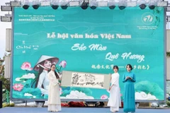 Kiều bào tại Trung Quốc hướng về quê hương với niềm tự hào dân tộc