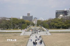 Khuôn viên Công viên Tưởng niệm hòa bình Hiroshima. (Ảnh: Xuân Giao/TTXVN)