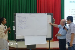 Đại biểu tham gia bài tập thực hành tại hội thảo. (Ảnh: Đức Tâm/TTXVN)