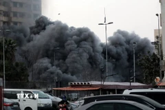 Khói bốc lên sau cuộc không kích của Israel nhằm vào thủ đô Beirut, Liban. (Ảnh: THX/TTXVN)