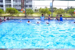 Một lớp học bơi. (Ảnh minh họa. Hữu Quyết/TTXVN)