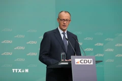 Lãnh đạo Liên minh CDU/CSU Friedrich Merz phát biểu trong cuộc họp báo ở Berlin. (Ảnh: THX/TTXVN)