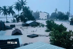 Mưa lớn trong những ngày qua gây ngập lụt trên diện rộng, chia cắt nhiều khu vực dân cư ở phía Đông tỉnh Đắk Lắk. (Ảnh: TTXVN phát)