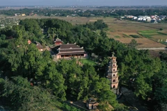 Toàn cảnh chùa Thiên Mụ. (Ảnh: Hồ Cầu/TTXVN)