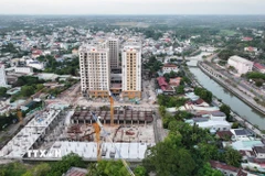 Dự án Chung cư nhà ở xã hội Thành Phố Vàng phần Khu 1A (gồm 4 block) (Tây Ninh) đã hoàn thành phần xây dựng thô, Khu 2A (với 3 block) đang được thi công phần nền móng. (Ảnh: Thanh Tân/TTXVN)