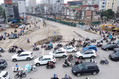 Giao thông tại khu vực nút giao La Thành-Nguyễn Chí Thanh. (Ảnh: Quốc Khánh/TTXVN)