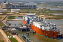 Tàu chở khí hóa lỏng MV Excelsior neo tại cảng Texas, Mỹ. Ảnh: Bloomberg/TTXVN