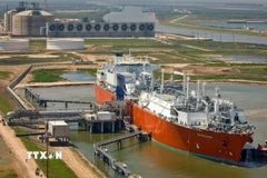 Tàu chở khí hóa lỏng tại cảng Texas, Mỹ. (Ảnh: Bloomberg/TTXVN)