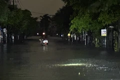 Lũ lớn trong đêm khiến nhà cửa, đường sá Đắk Lắk ngập sâu