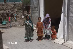 Trẻ em tại trại tị nạn ở Kabul, Afghanistan. (Ảnh: THX/TTXVN phát)