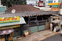 Cưỡng chế hoạt động xây dựng không phép tại khu nhà cổ của ông Vương Hồng Sển