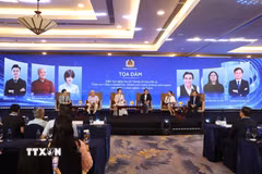 Tọa đàm “Kiến tạo niềm tin số trong kỷ nguyên AI - Phát huy trách nhiệm KOL trong xây dựng không gian mạng văn minh-lành mạnh-an toàn”. (Ảnh: Hồng Đạt/TTXVN)