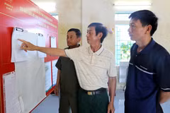 100% người dân thôn An Lợi (xã Thư Trì, tỉnh Hưng Yên) đồng thuận với chủ trương sắp xếp, tổ chức lại thôn trên địa bàn. (Ảnh: Thế Duyệt/TTXVN)