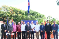 Đại sứ các nước thành viên ASEAN tại Cuba cùng quan khách chụp ảnh chung. (Ảnh: Việt Hùng/TTXVN)