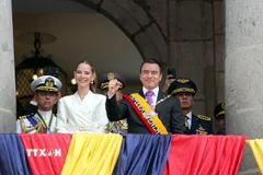 Ông Daniel Noboa (phải, phía trước) tại lễ tuyên thệ nhậm chức Tổng thống Ecuador ở thủ đô Quito ngày 24/5/2025. (Ảnh: THX/TTXVN)