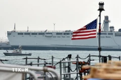 Tàu của hải quân Mỹ tuần tra tại khu vực Hạm đội 5 Hải quân Mỹ đóng quân tại thủ đô Manama, Bahrain. (Ảnh: turkiyetoday.com/TTXVN)