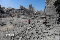 Cảnh tàn phá sau các cuộc không kích của Israel xuống Dải Gaza. (Ảnh: THX/TTXVN)