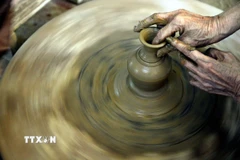 Sản phẩm được sáng tạo từ đôi bàn tay khéo léo. (Ảnh: Thanh Hà/TTXVN)