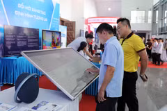 Ninh Bình phát động phong trào “Bình dân học vụ số”. (Ảnh: Nguyễn Chinh/TTXVN)
