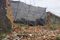 Đoạn tường bị sập dài khoảng 15m. (Ảnh: Mai Trang/TTXVN)