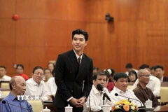 Ca sỹ, rapper Trần Minh Hiếu (nghệ danh: HIEUTHUHAI) phát biểu tại buổi họp mặt. (Ảnh: TTXVN phát)