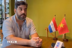 Tổng Bí thư Đảng Cộng sản Paraguay Najeeb Amado trả lời phỏng vấn phóng viên TTXVN tại Asuncion ngày 12/12/2025, nhân kỷ niệm 30 năm thiết lập quan hệ ngoại giao Việt Nam-Paraguay (1995-2025). (Ảnh: Diệu Hương/TTXVN)