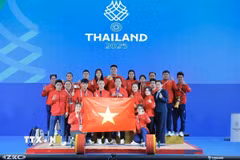 Đội tuyển cử tạ Việt Nam. (Ảnh: Minh Quyết/TTXVN)